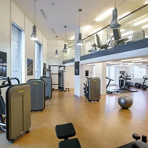 Stylish Fully-equipped One Bedroom With Extra Sofa Bed, Free Secure Parking, Onsite Gym, 24hr Security & Concierge Apartment